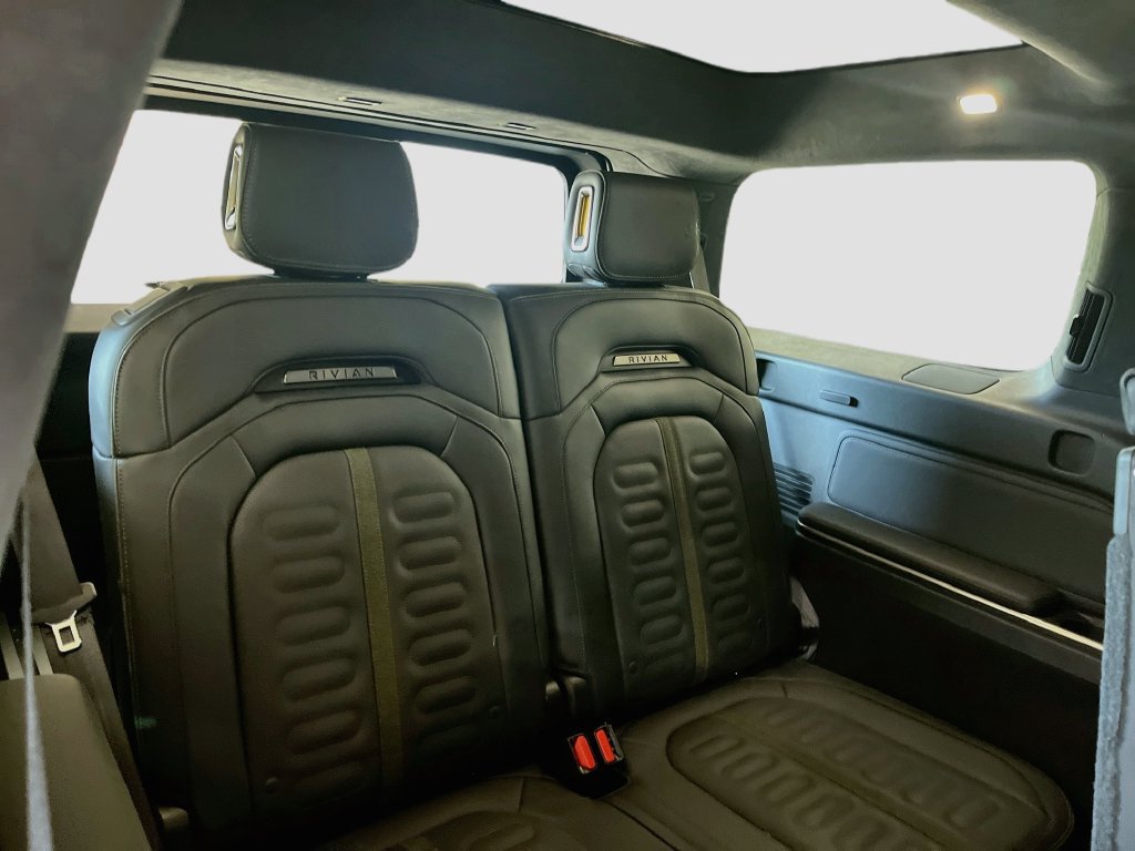 Used 2025 Rivian R1S Adventure Dual AWD/4WD image 28