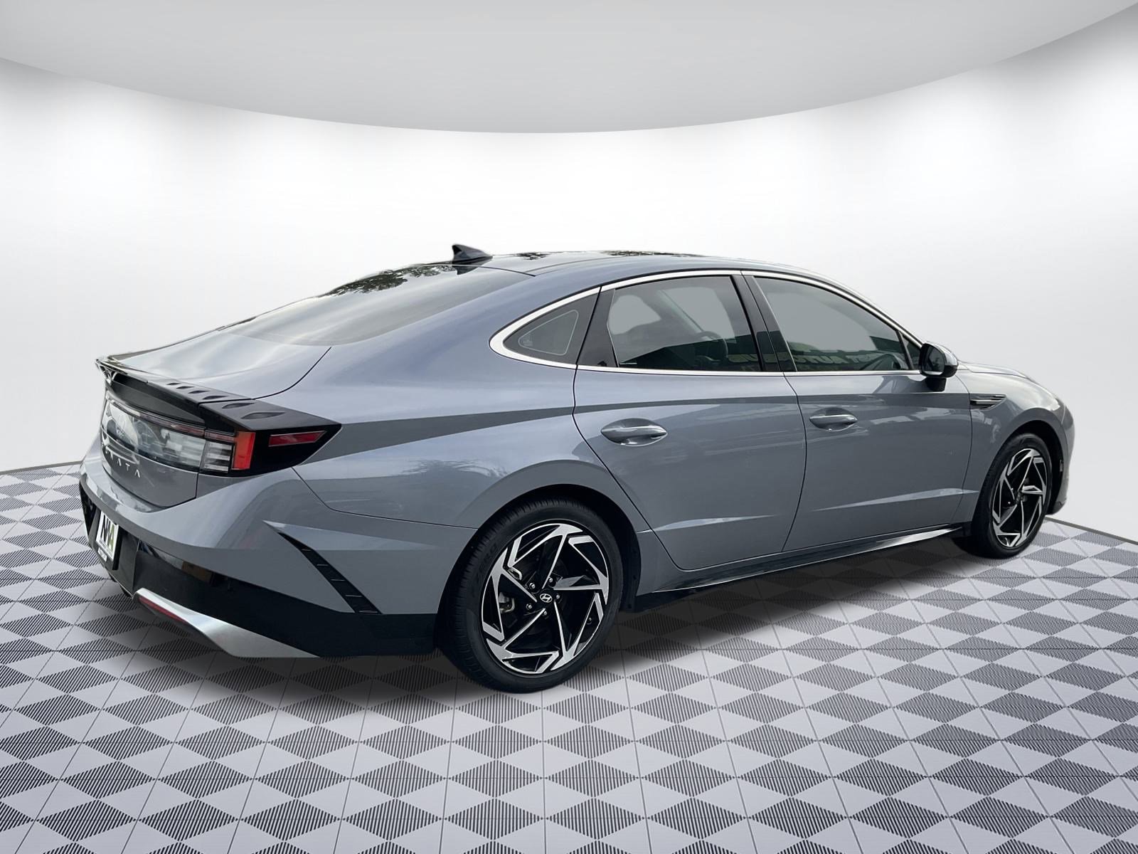 Used 2024 Hyundai Sonata SEL w/ Convenience Package image 3