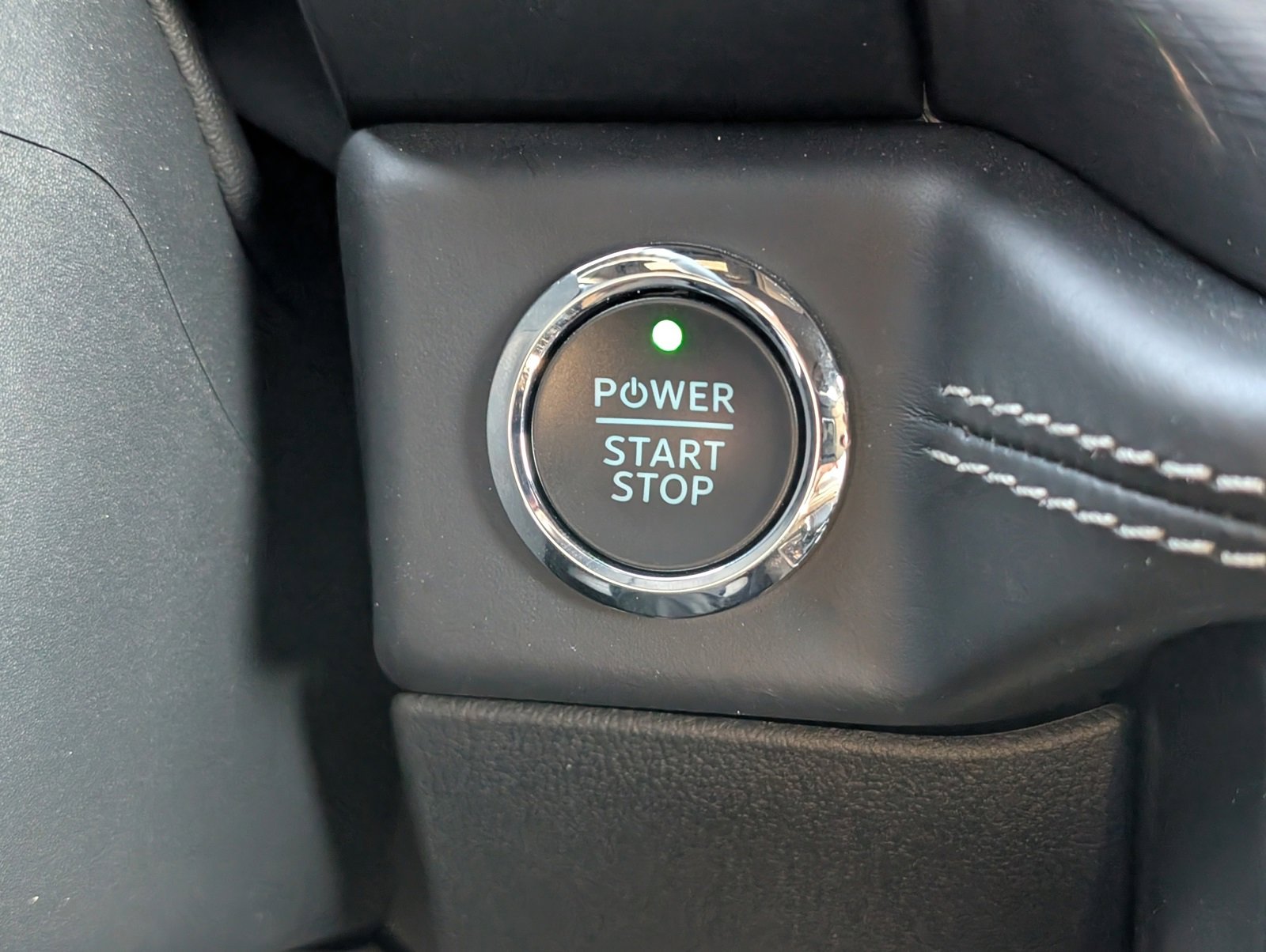 Used 2022 Ford F150 Lightning Platinum image 5