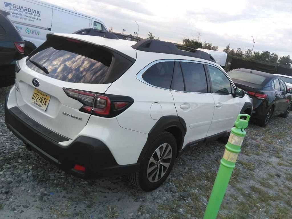 Used 2023 Subaru Outback Premium AWD/4WD image 6