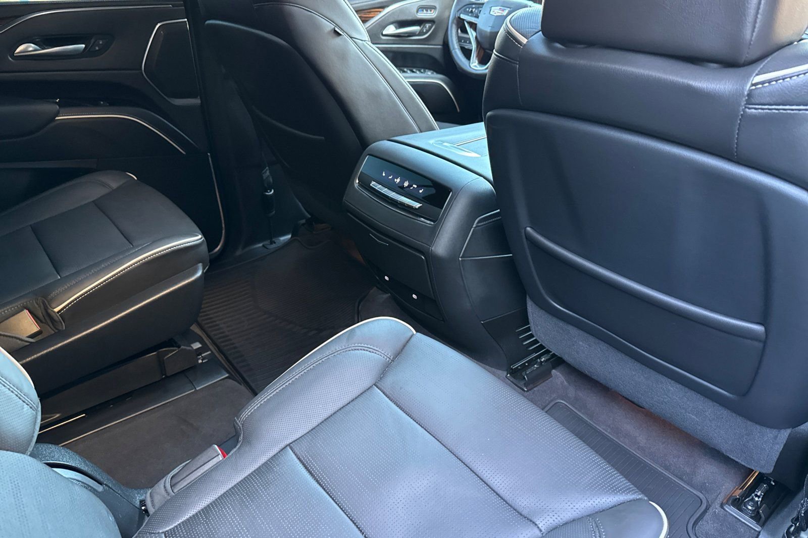 Used 2023 Cadillac Escalade Premium Luxury image 16