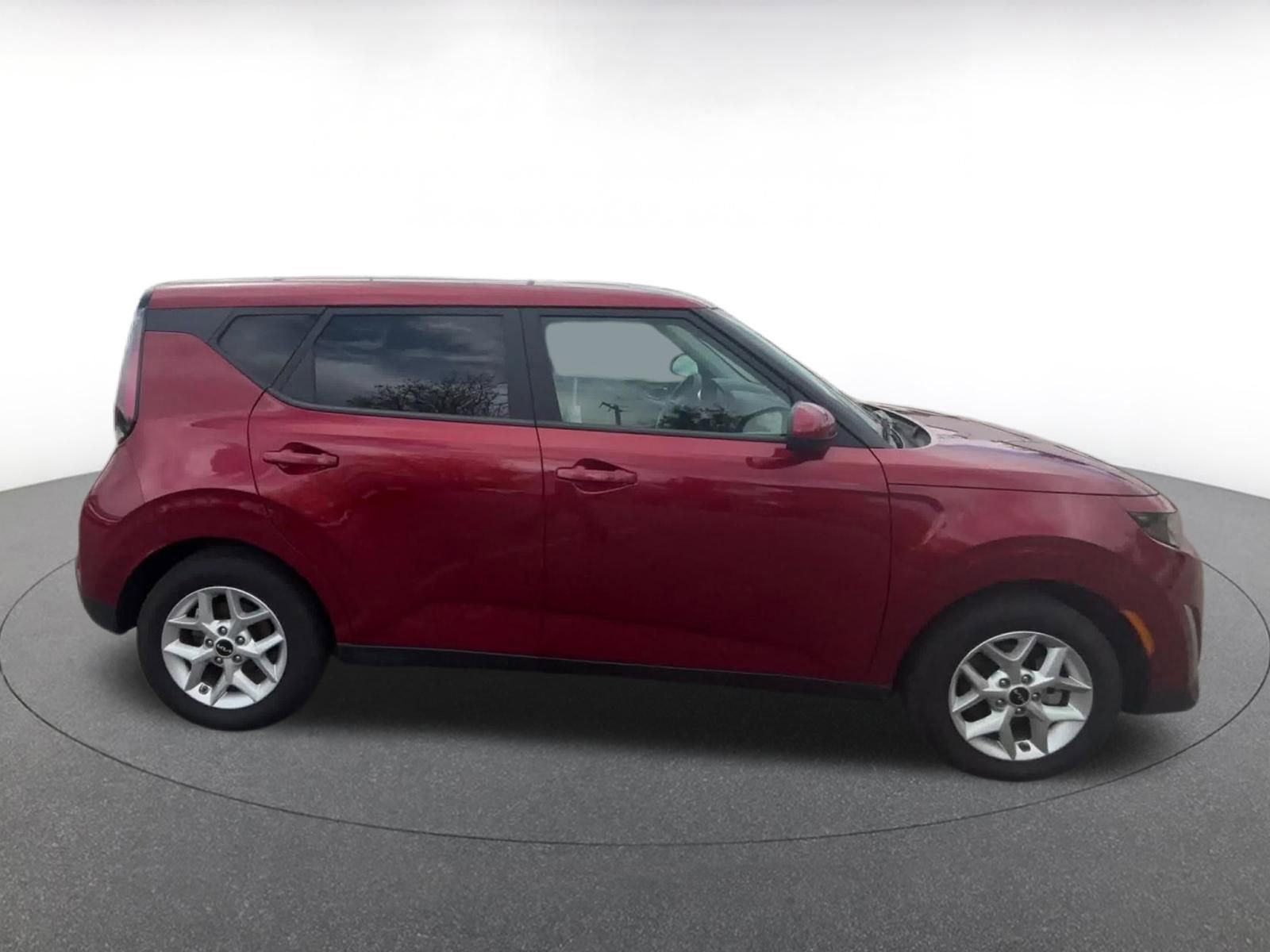 Used 2025 Kia Soul LX w/ LX Technology Package FWD image 16