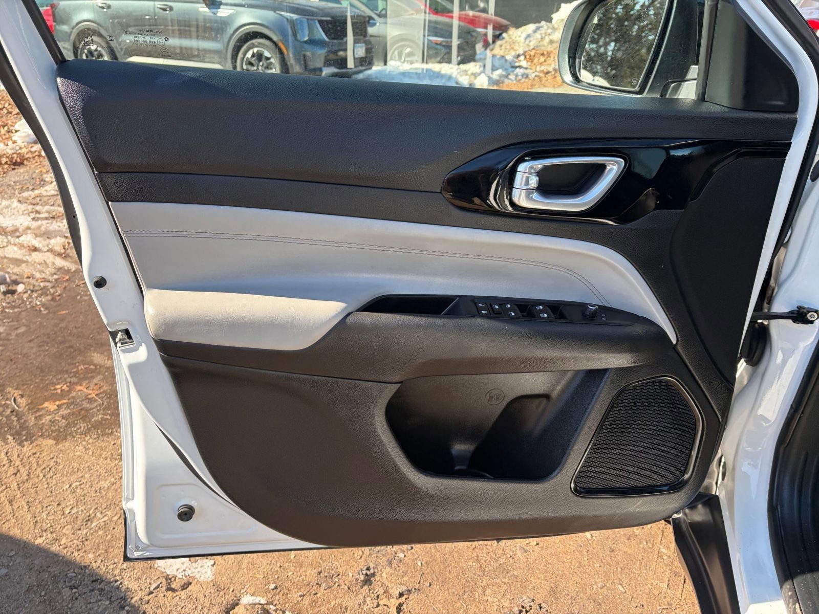 Used 2025 Jeep Compass Limited image 18