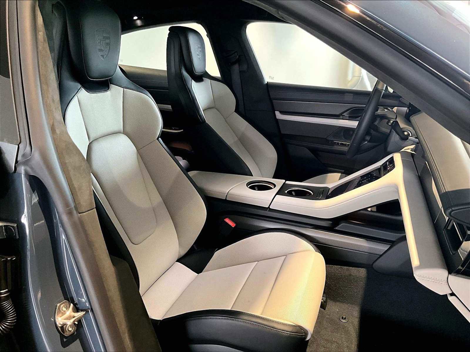 New 2025 Porsche Taycan GTS image 17