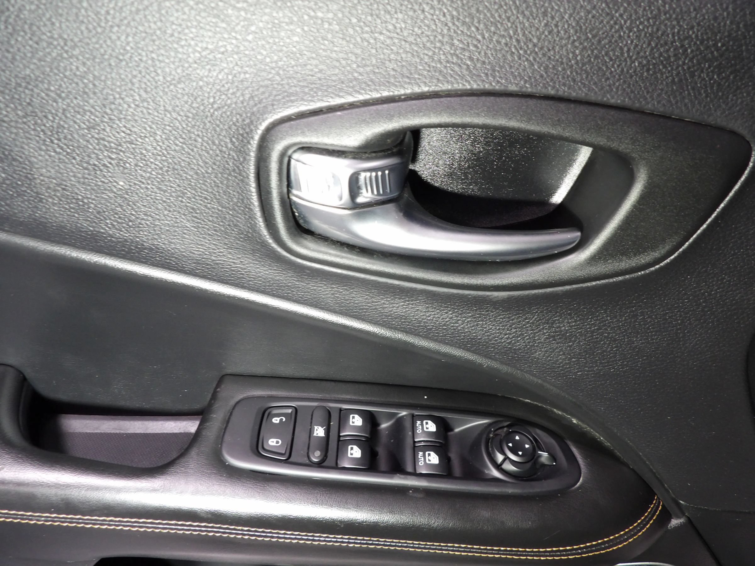 Used 2019 Jeep Compass Limited w/ Safety & Security Group AWD/4WD image 9