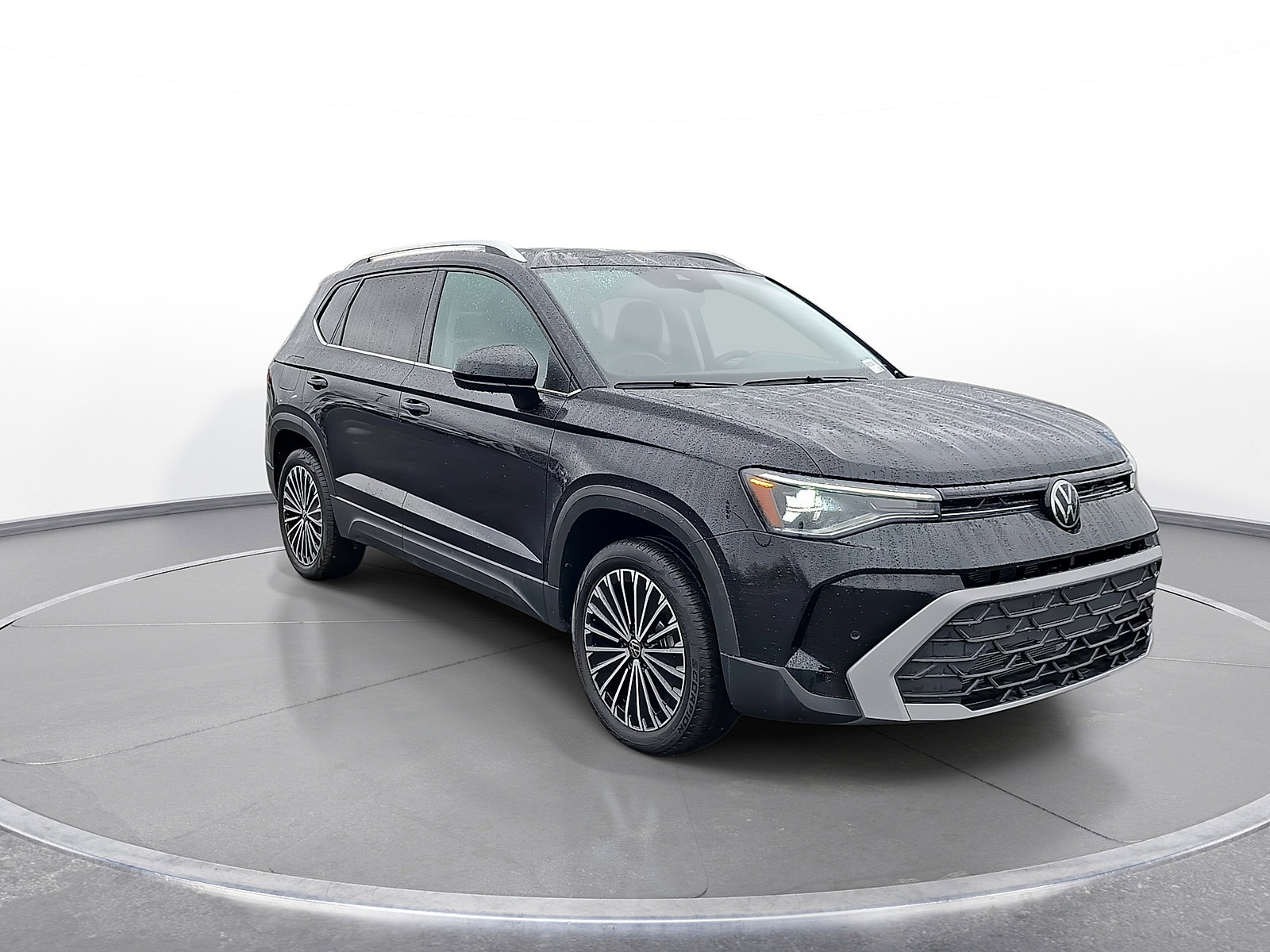 Used 2025 Volkswagen Taos SE FWD image 2