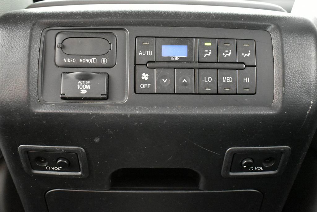 Used 2010 Toyota Sequoia Platinum image 20
