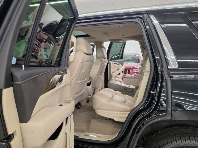 Used 2020 Cadillac Escalade Luxury AWD/4WD image 9