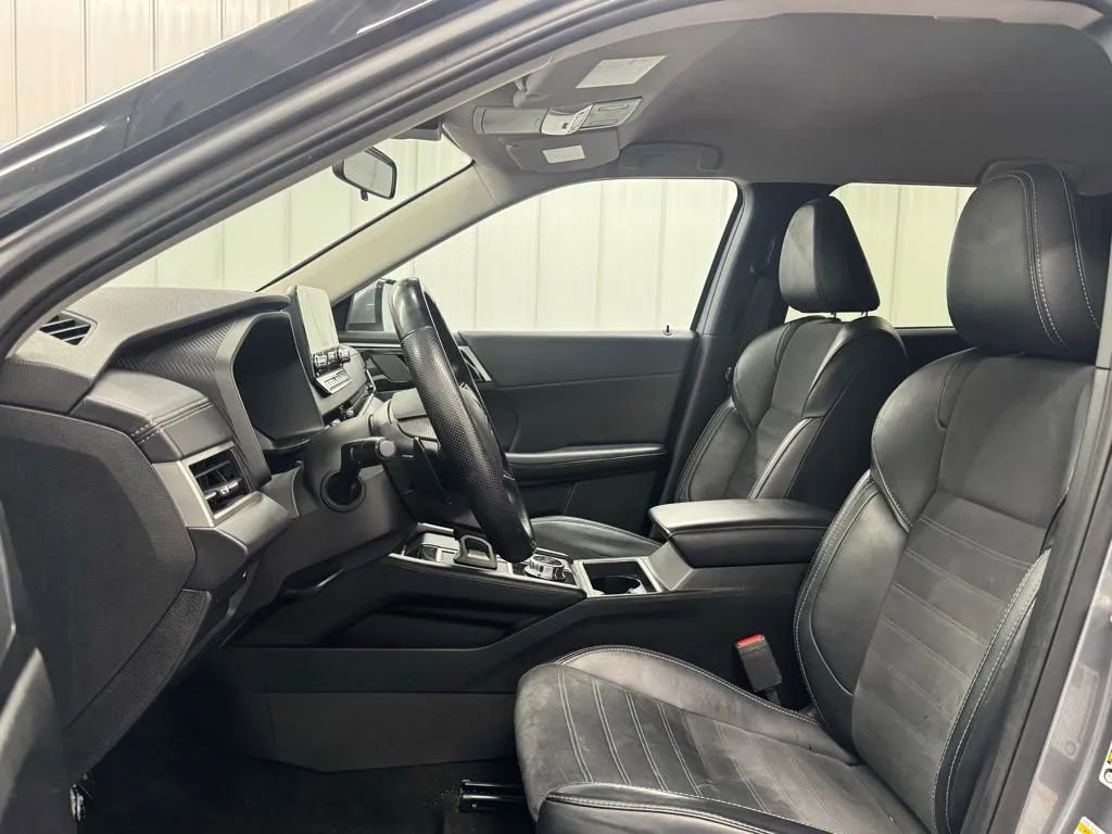 Used 2024 Mitsubishi Outlander SE image 6