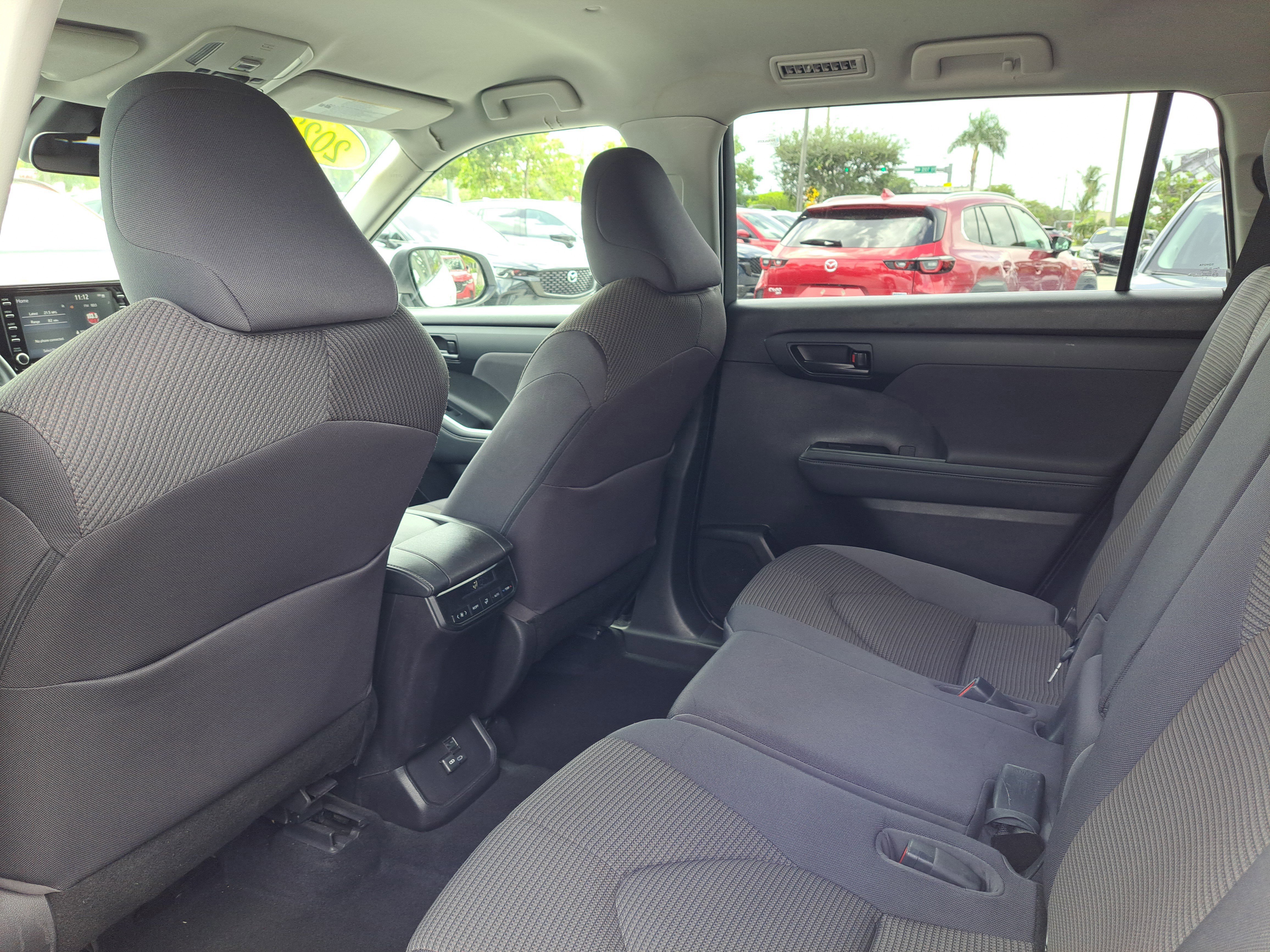 Used 2022 Toyota Highlander LE image 7