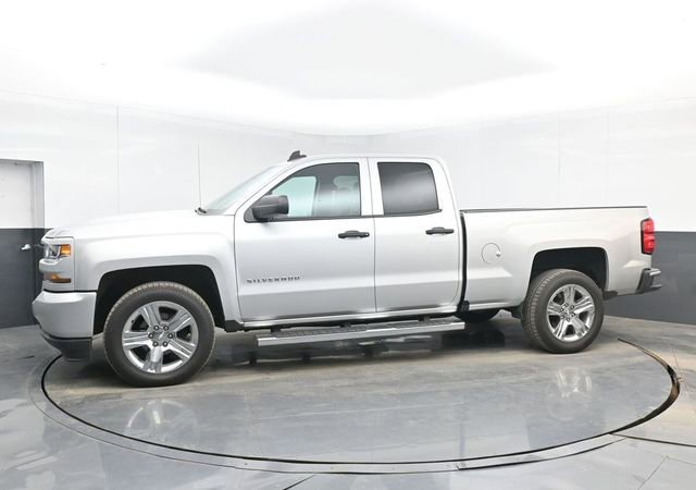 Used 2019 Chevrolet Silverado 1500 Custom w/ Custom Convenience Package RWD image 11