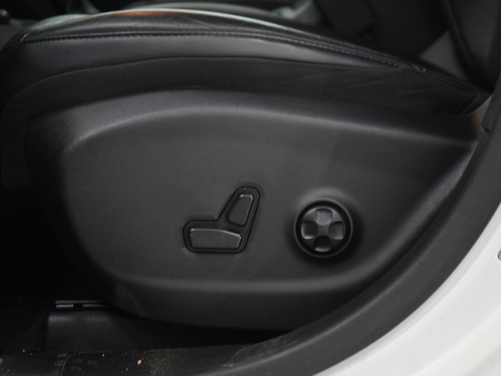 Used 2020 Jeep Cherokee Limited AWD/4WD image 23