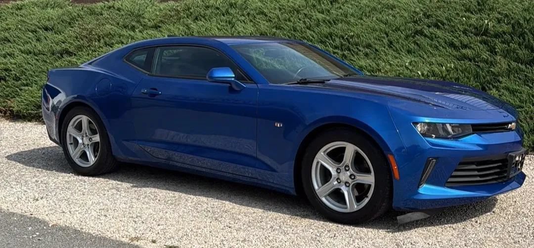 Used 2018 Chevrolet Camaro LT RWD image 3