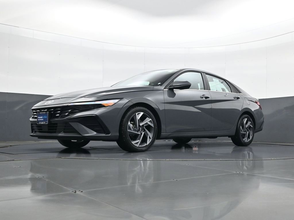 Certified 2025 Hyundai Elantra Limited w/ Cargo Package FWD image 21