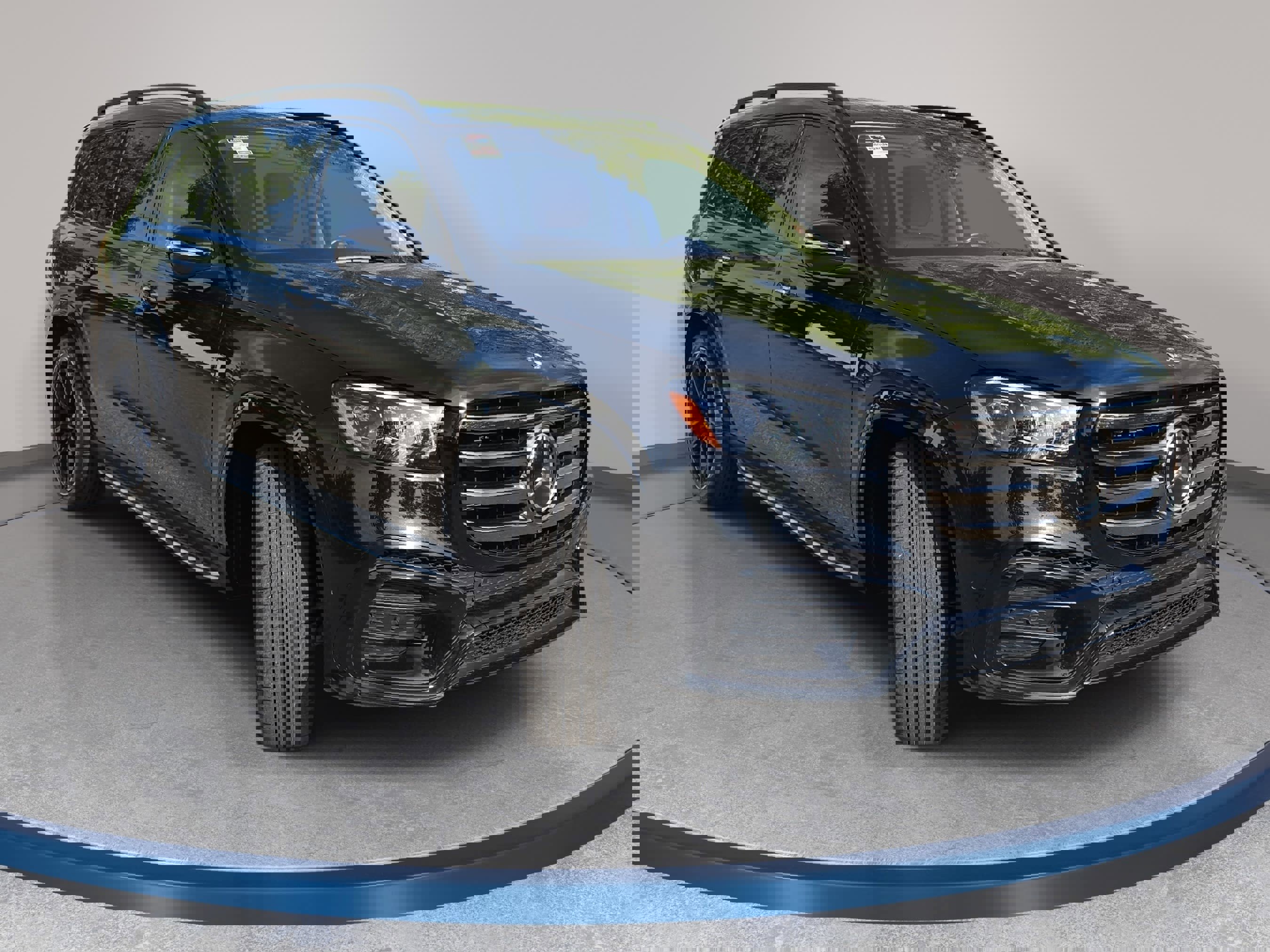 Used 2024 Mercedes-Benz GLS 580 4MATIC image 3