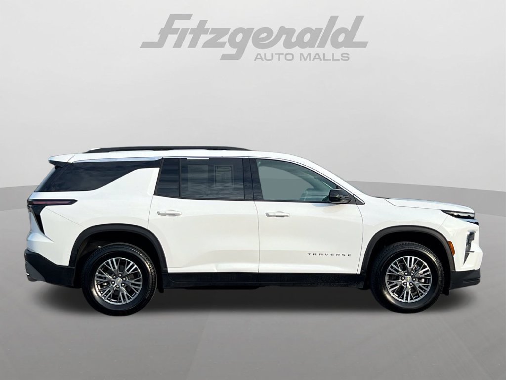 Used 2026 Chevrolet Traverse LT AWD/4WD image 3