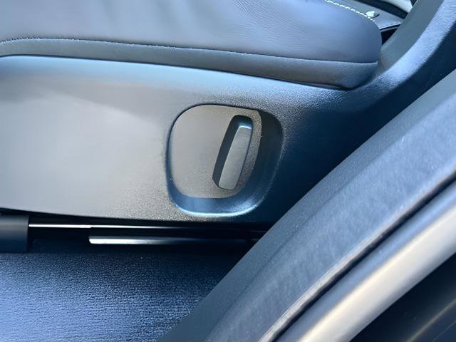 New 2025 Land Rover Discovery Dynamic SE image 31