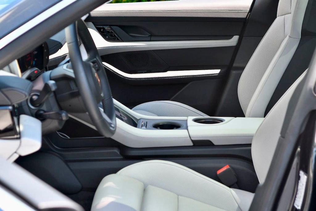 Used 2020 Porsche Taycan 4S image 27