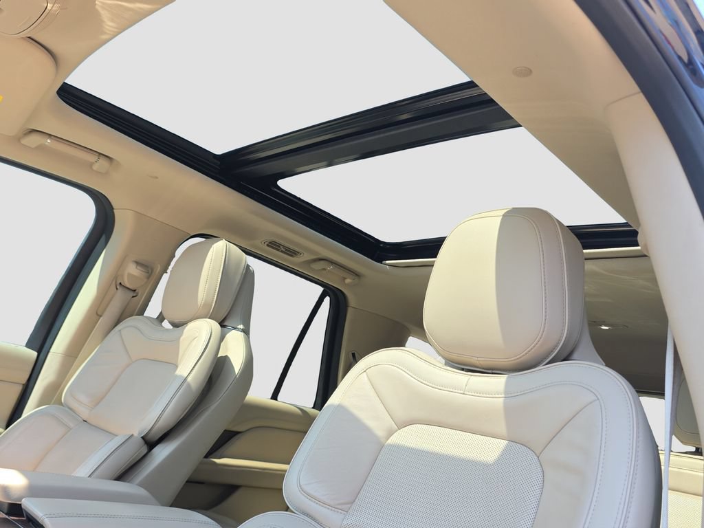 Used 2019 Lincoln Navigator Reserve AWD/4WD image 8