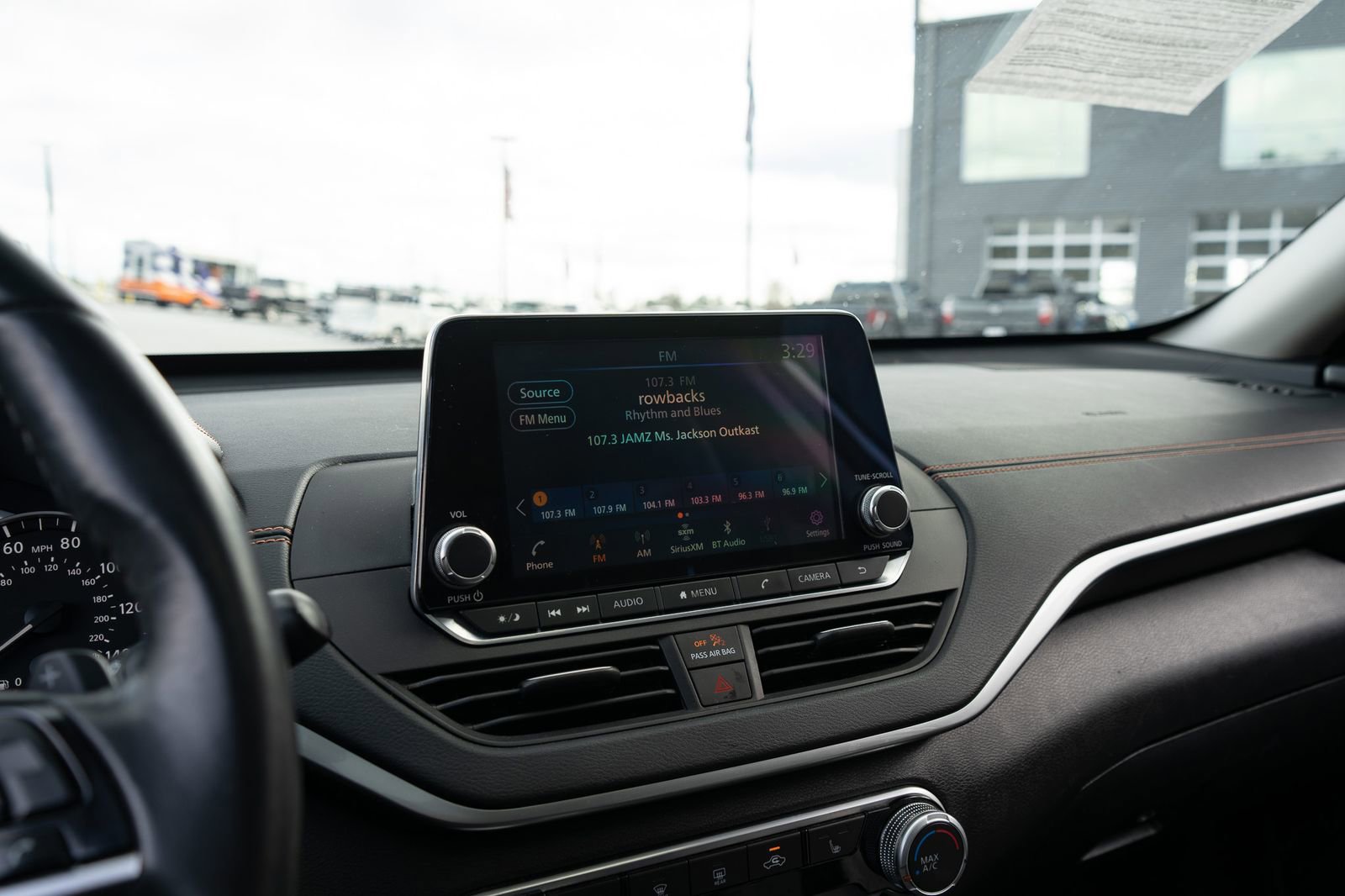 Used 2019 Nissan Altima 2.5 SR w/ SR Premium Package image 23