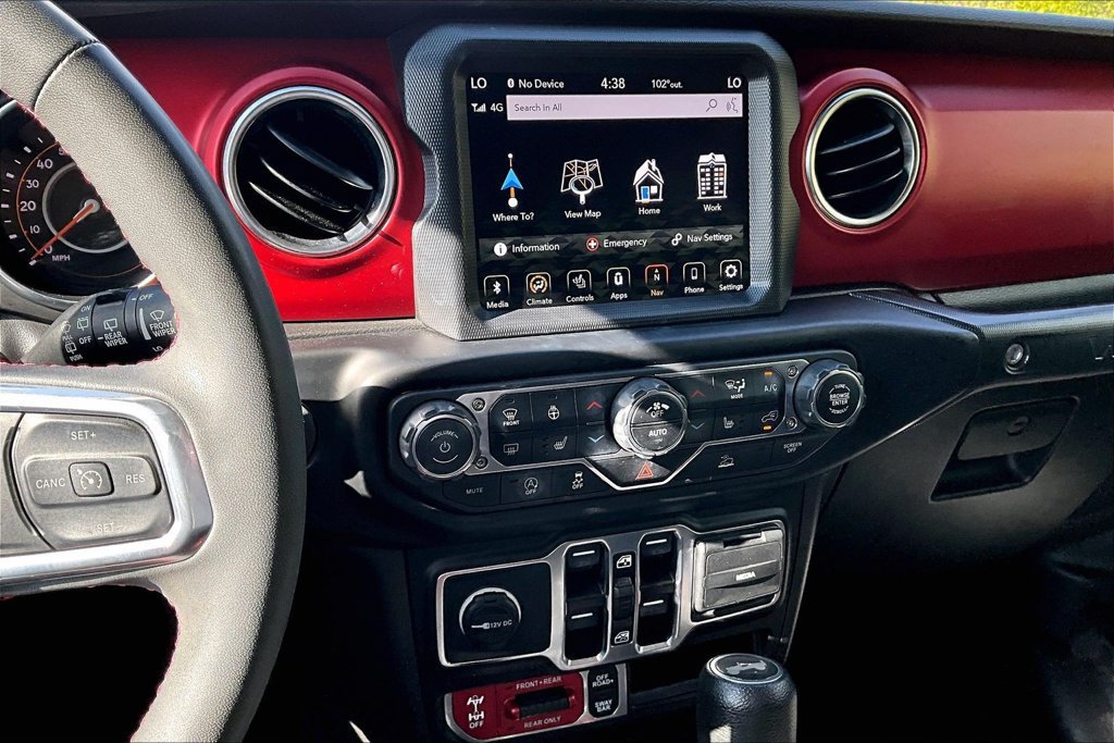 Used 2023 Jeep Wrangler Unlimited Rubicon w/ Cold Weather Group AWD/4WD image 8