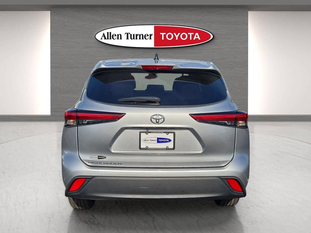 Used 2023 Toyota Highlander L FWD image 7