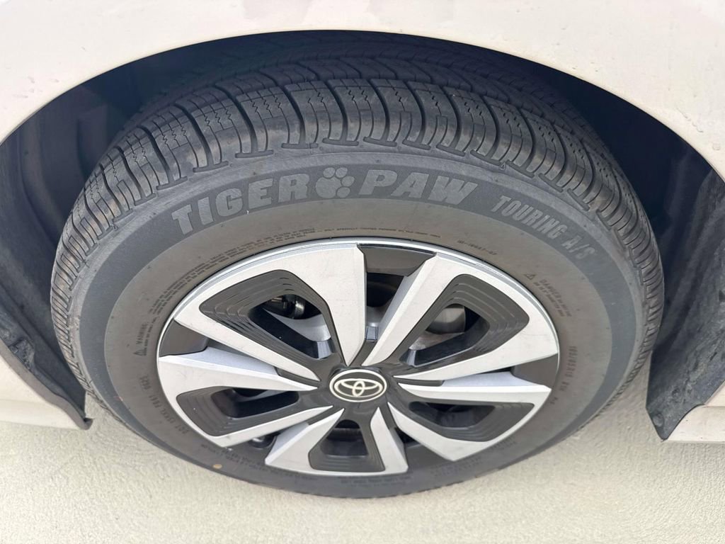 Certified 2018 Toyota Prius Prime Plus FWD image 5