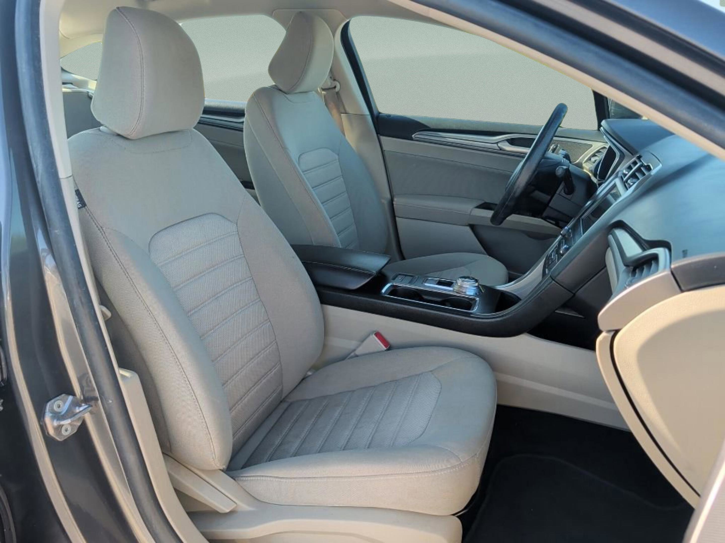 Used 2020 Ford Fusion SE image 38