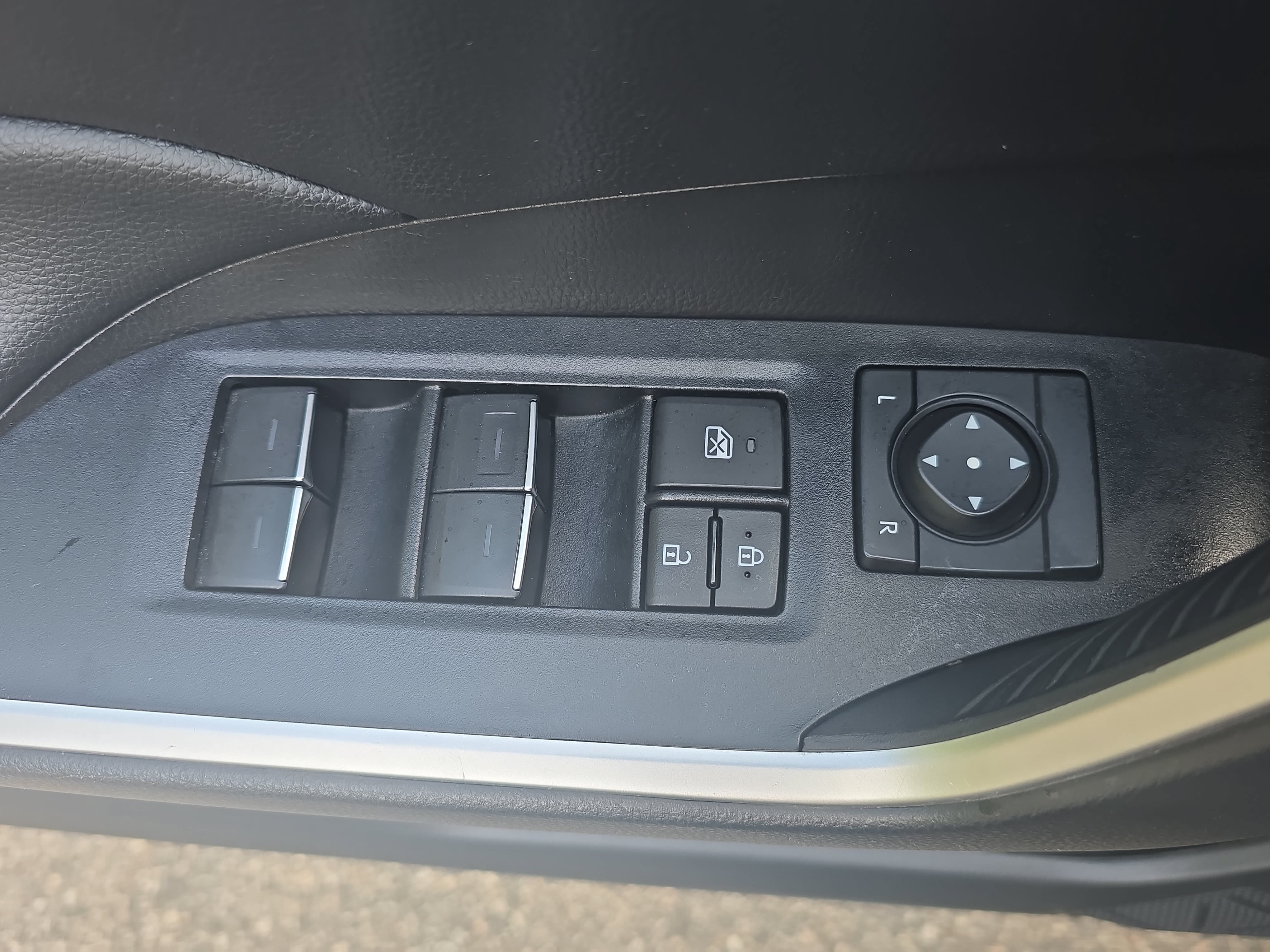 Used 2024 Toyota RAV4 XLE AWD/4WD image 25