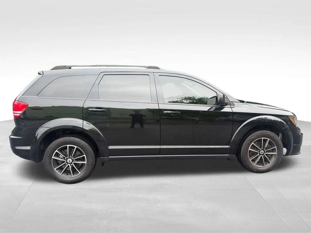 Used 2018 Dodge Journey SE w/ Connectivity Group FWD image 10