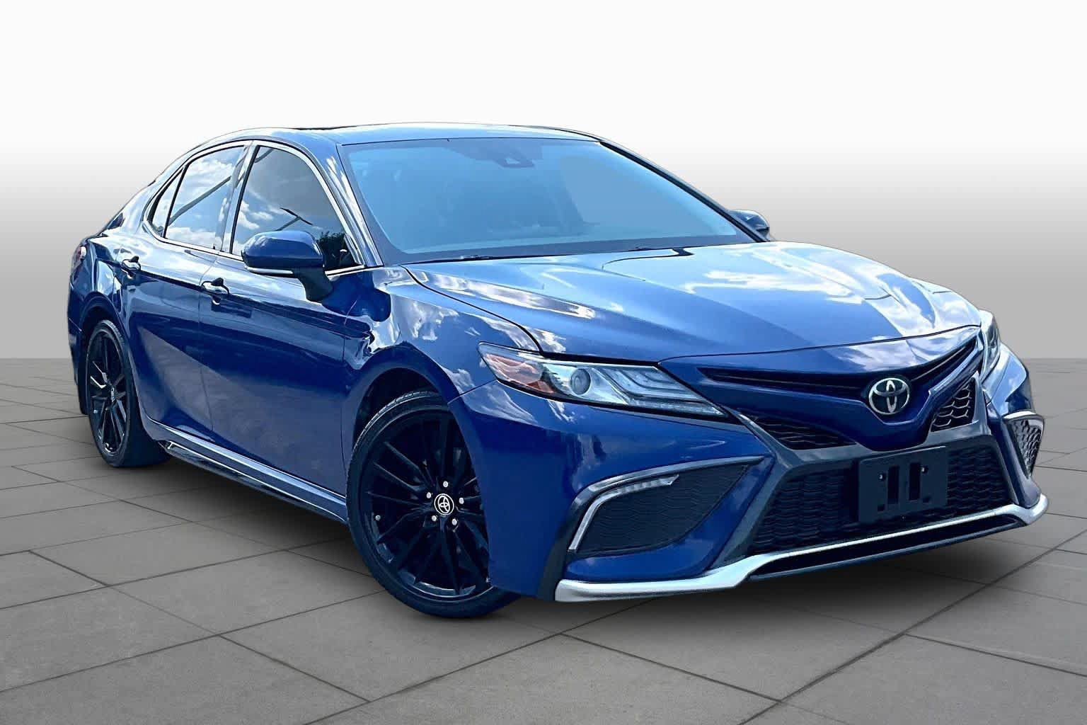 Used 2023 Toyota Camry XSE FWD image 3