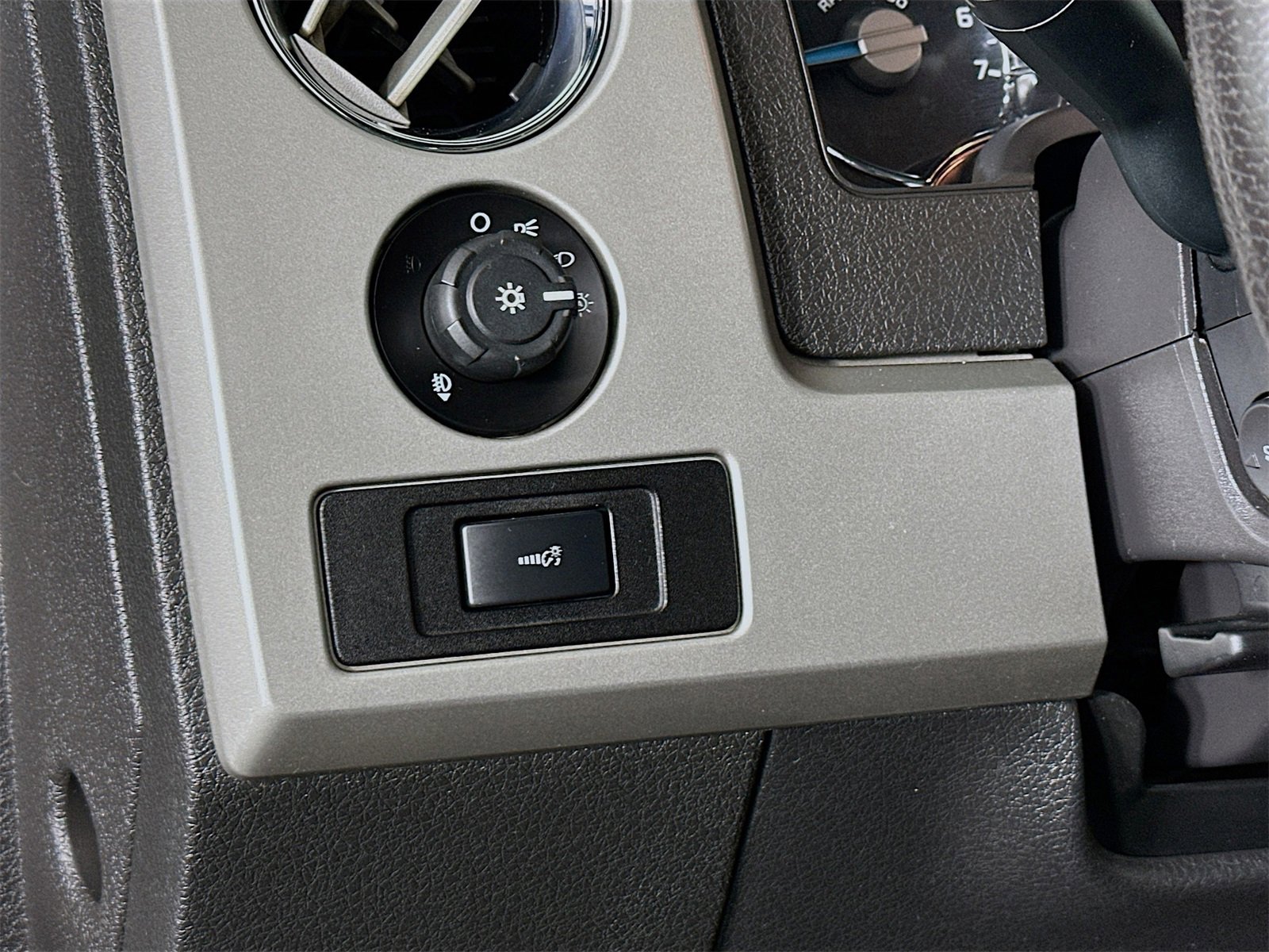 Used 2014 Ford F150 Lariat w/ Equipment Group 502A Luxury image 10