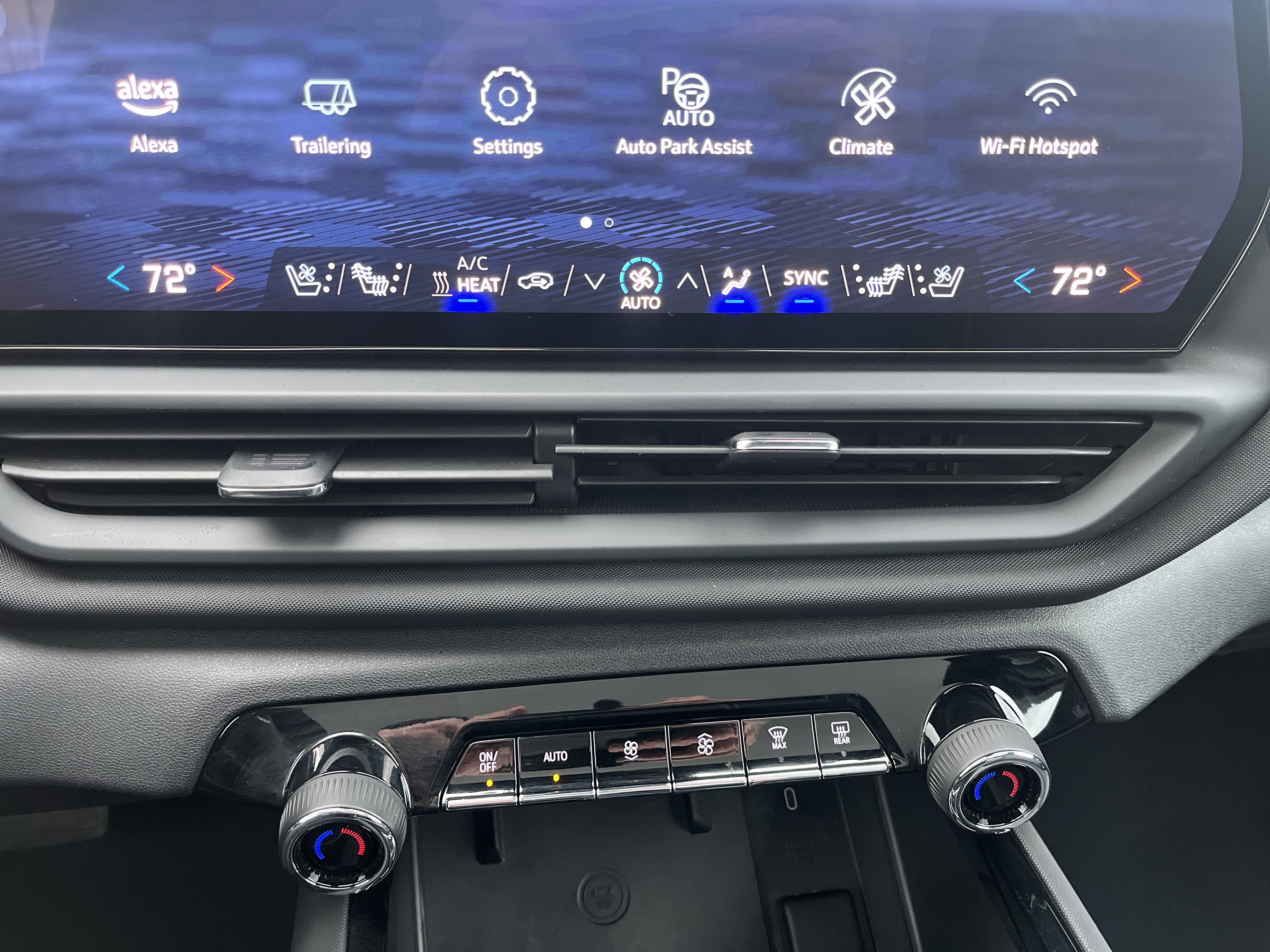 Used 2025 Chevrolet Silverado EV LT w/ LT Premium Package image 33