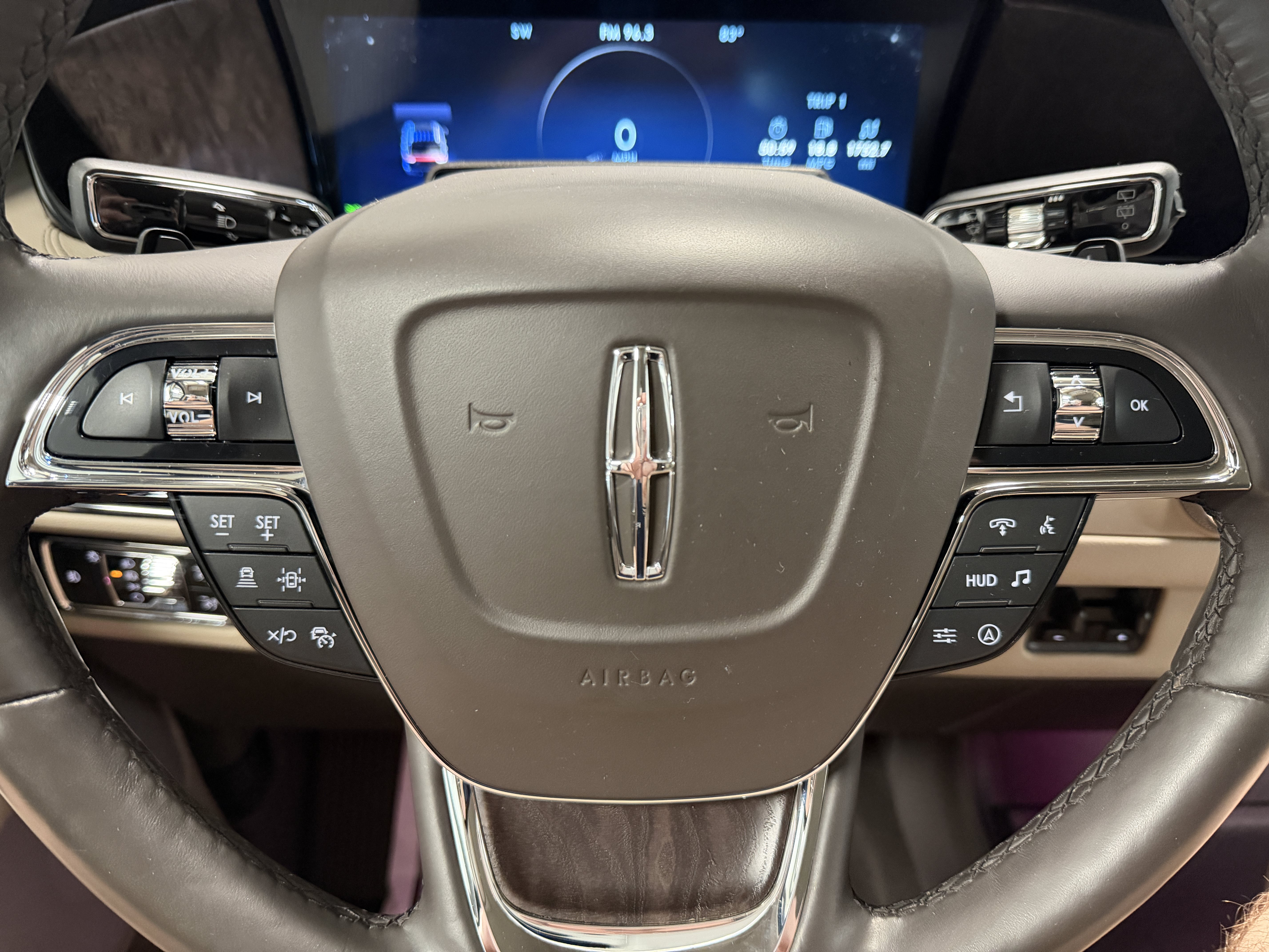Used 2023 Lincoln Navigator L Reserve AWD/4WD image 17