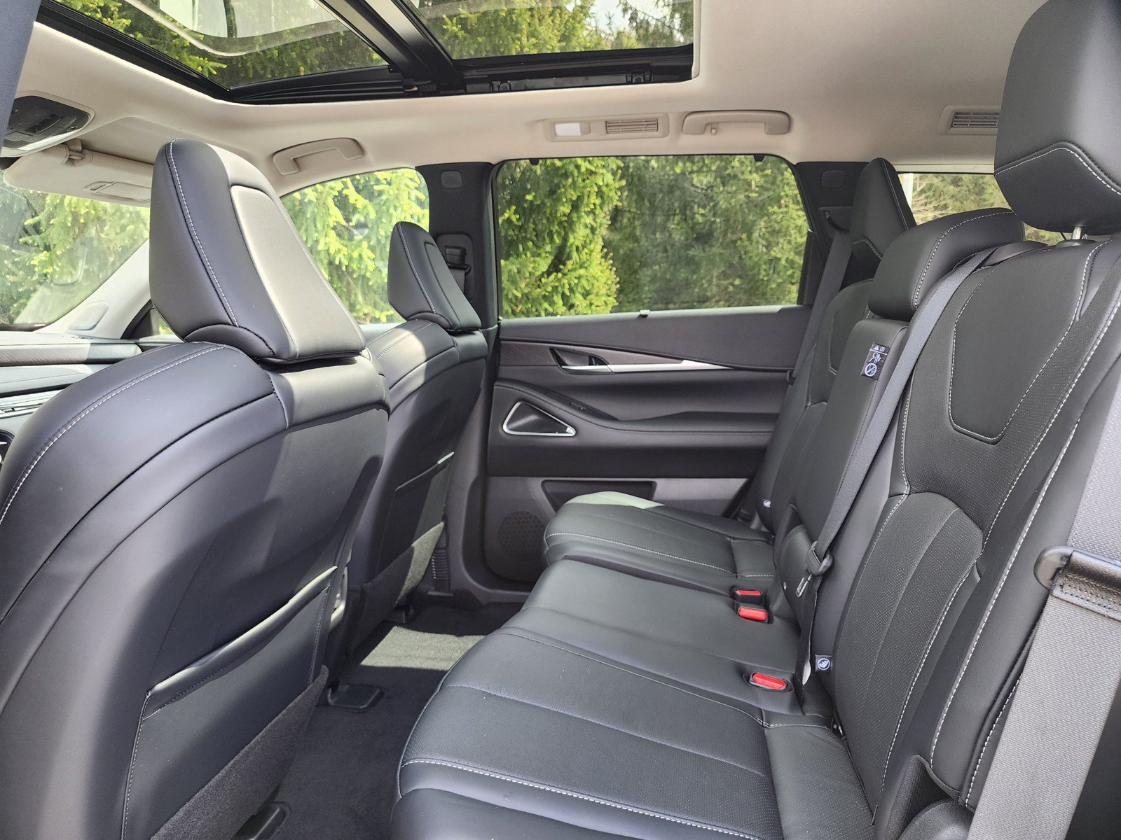 Certified 2023 INFINITI QX60 Sensory w/ Cargo Package AWD/4WD image 8