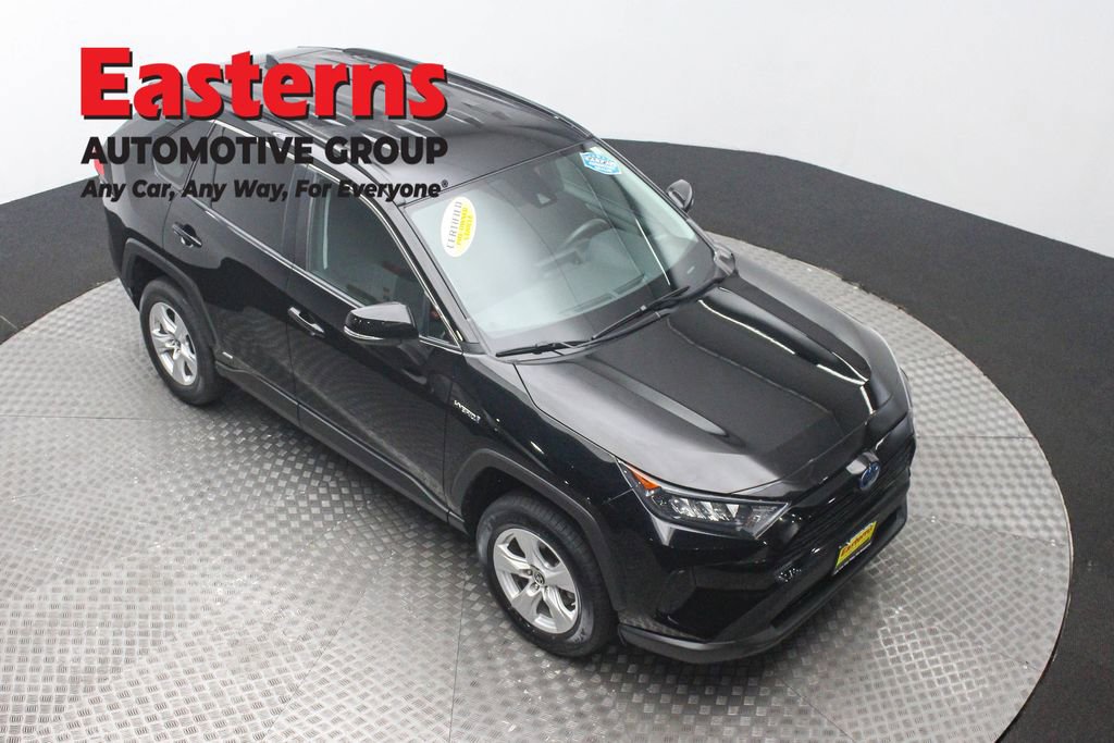 Used 2021 Toyota RAV4 LE image 3