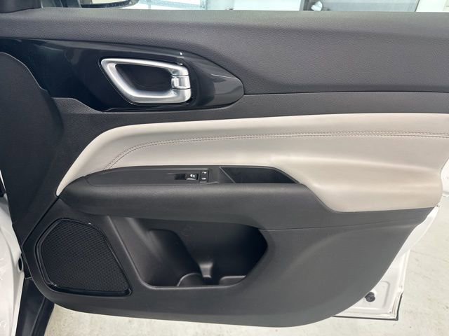 Used 2025 Jeep Compass Limited image 24
