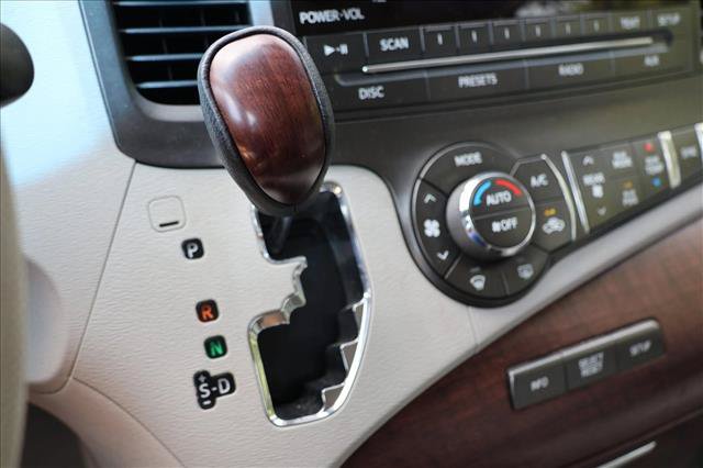 Used 2012 Toyota Sienna XLE FWD image 21