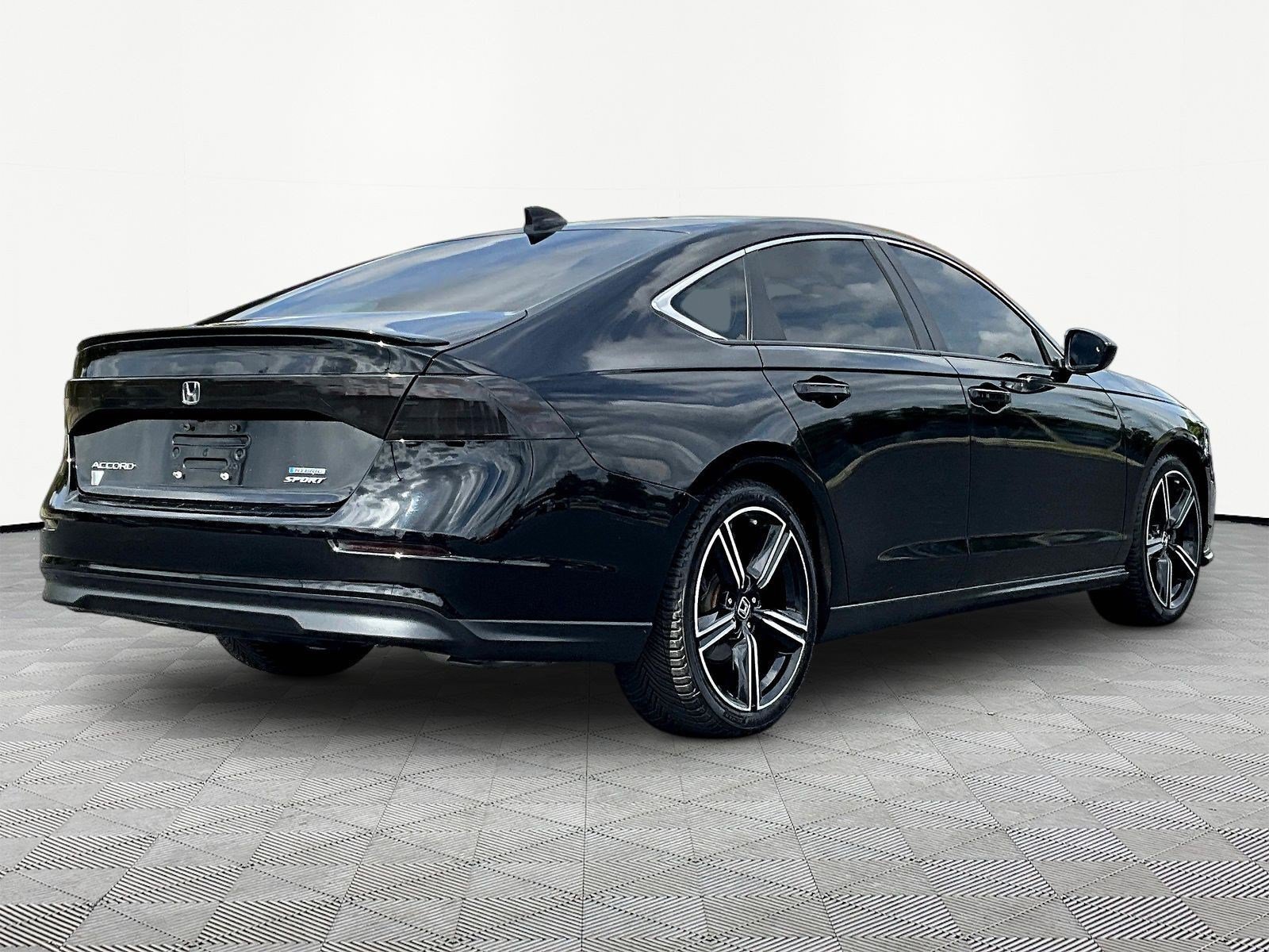 Used 2024 Honda Accord Sport image 6