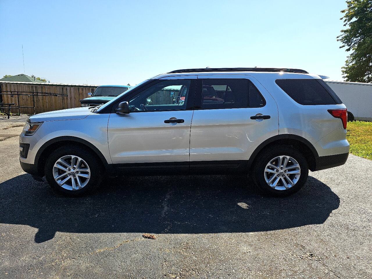 Used 2017 Ford Explorer FWD image 4