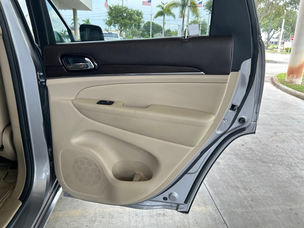 Used 2019 Jeep Grand Cherokee Overland RWD image 34