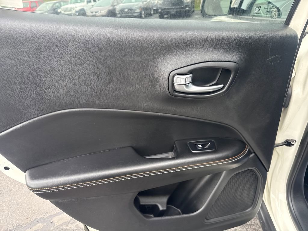 Used 2020 Jeep Compass Latitude w/ Cold Weather Group FWD image 27