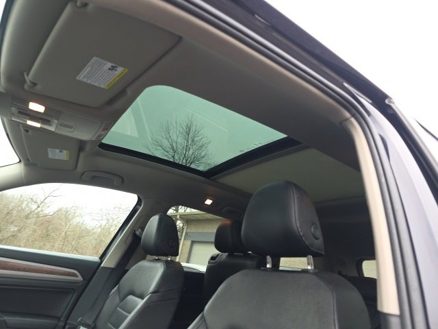 Used 2019 Volkswagen Atlas SEL Premium image 3