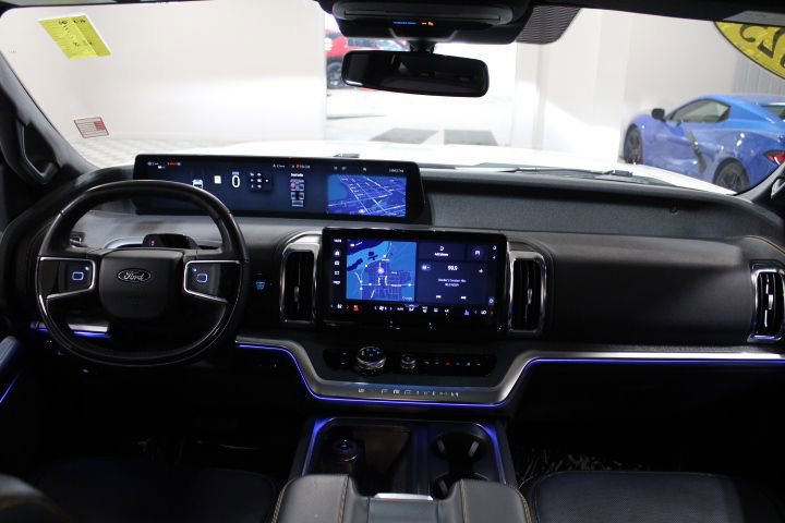 Used 2025 Ford Expedition Tremor image 2