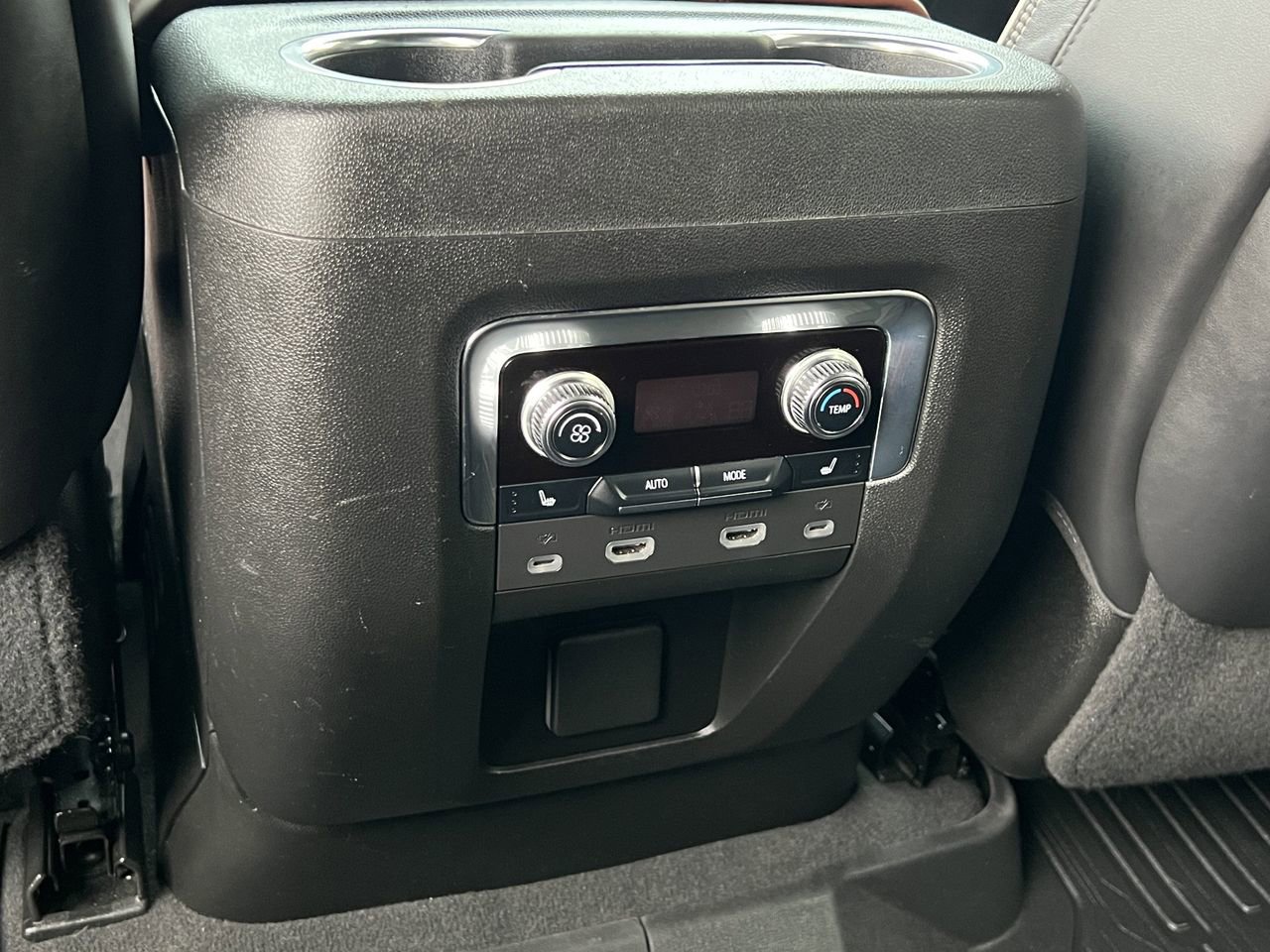 Used 2023 GMC Yukon XL Denali Ultimate w/ LPO, Floor Liner Package image 27