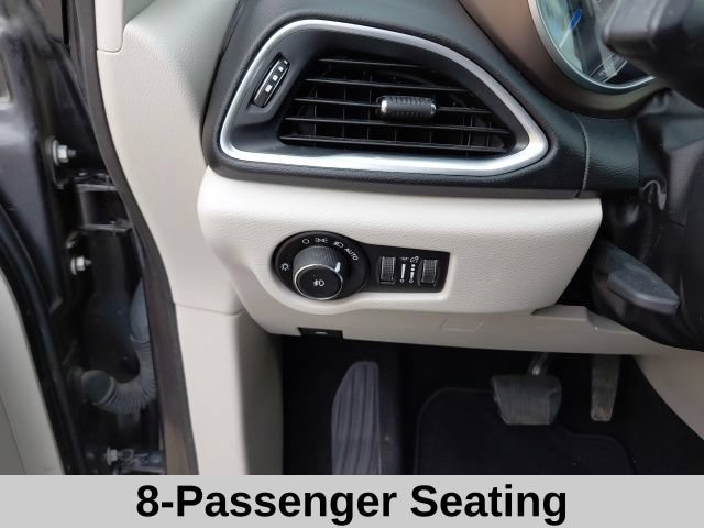 Used 2019 Chrysler Pacifica Touring-L Plus FWD image 14