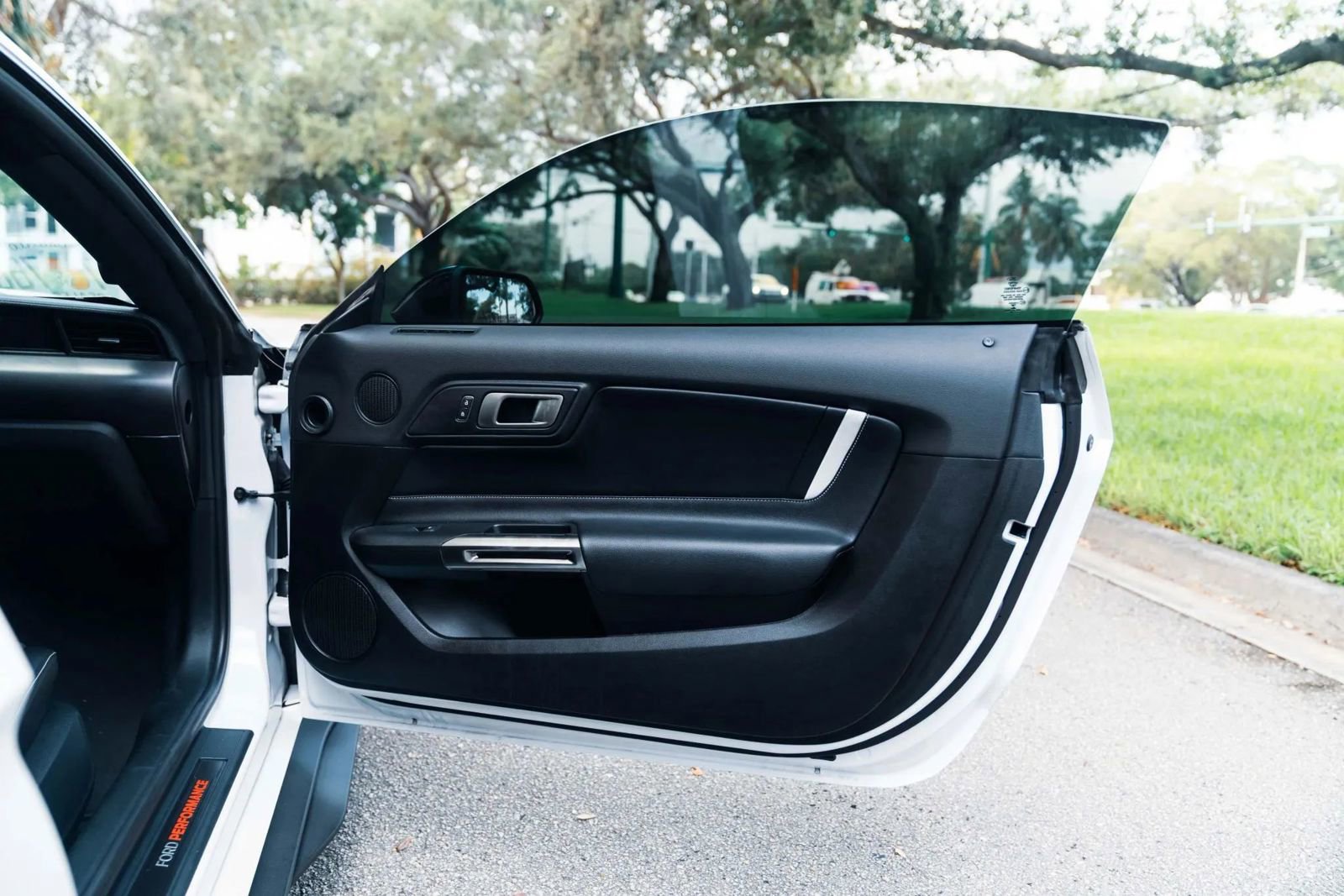 Used 2020 Ford Mustang Shelby GT500 w/ Technology Package image 20