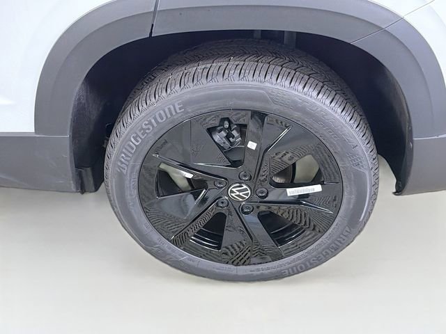 New 2026 Volkswagen Taos SE image 30