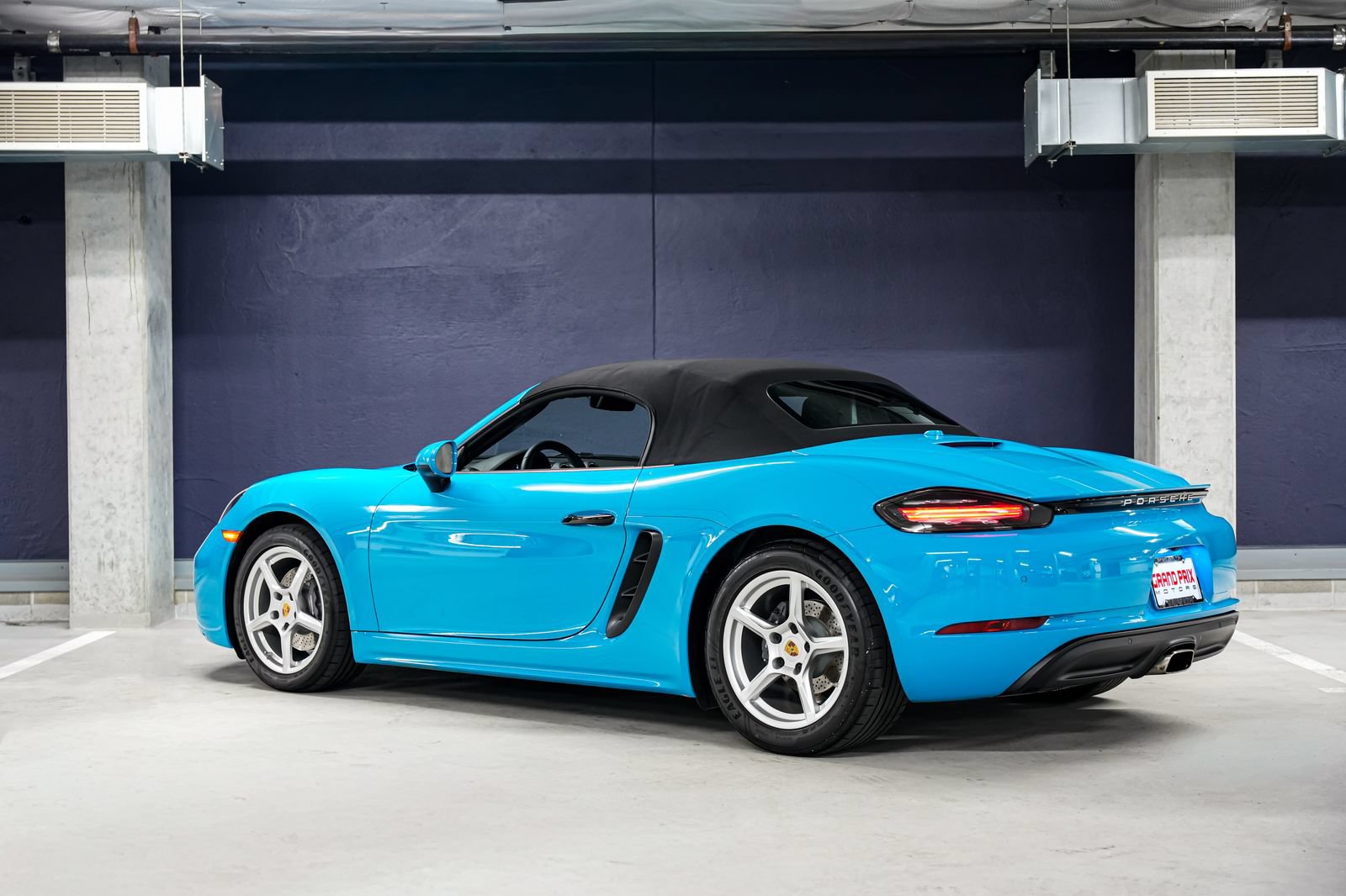 Used 2021 Porsche 718 Boxster RWD image 8