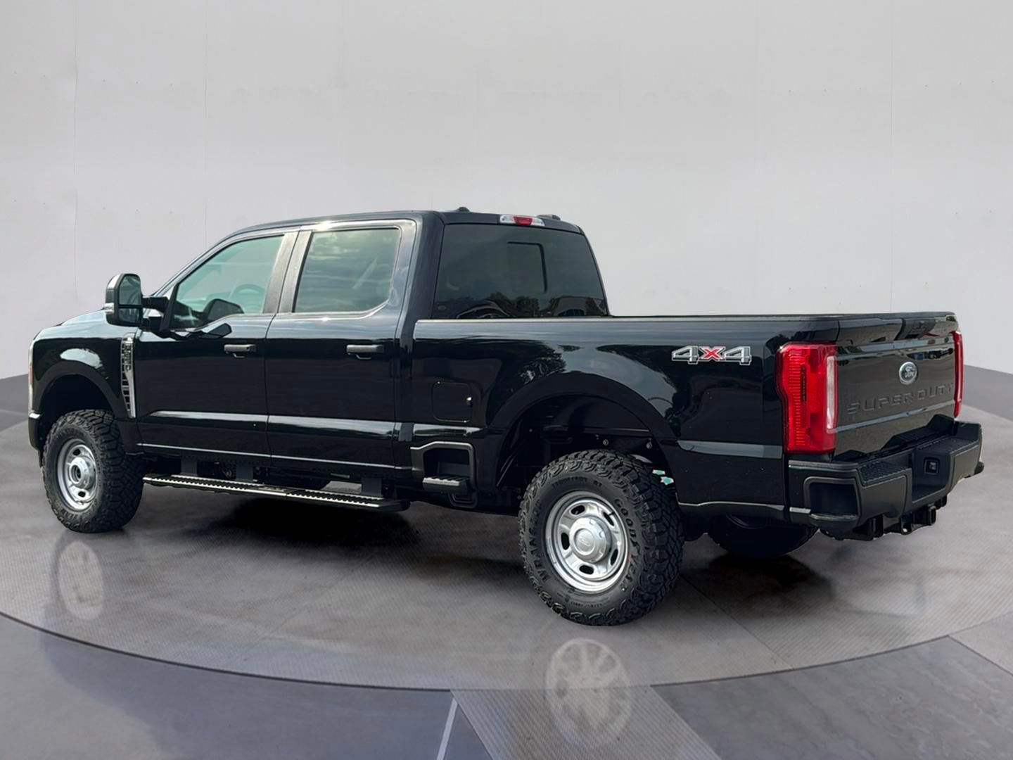 New 2026 Ford F250 4x4 Crew Cab Super Duty image 3